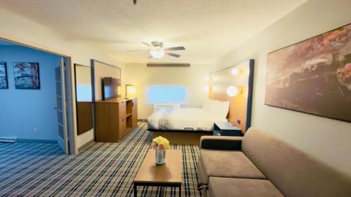 Econo Lodge - image 17