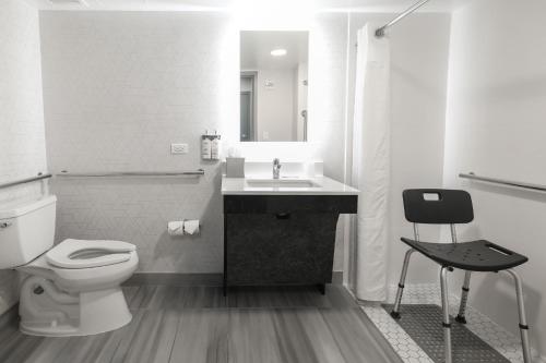 홀리데이 인 익스프레스 워싱턴 DC SW - 스프링필드 바이 IHG - 화장실