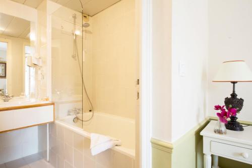 room detail thumbnail 2