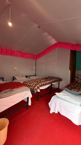 Shivpuri Hills Camp – khách sạn tại Badal