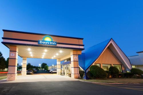ทัศนียภาพภายนอกโรงแรม, เดย์ อินน์ บาย วินด์แฮม นอร์แมน (Days Inn by Wyndham Norman) in นอร์แมน (OK)