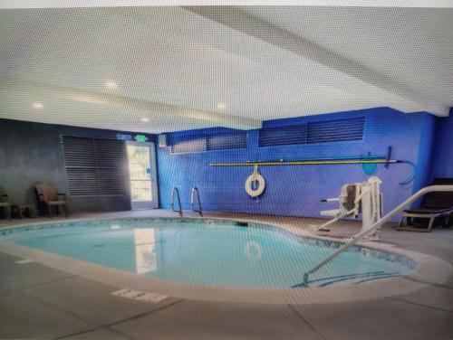 Queen Suite with Two Queen Beds and Accessible Tub - Accessible/Non-Smoking