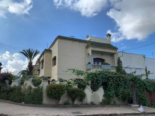 Grand Andalusian Villa Private Garage and Garden in Habbous