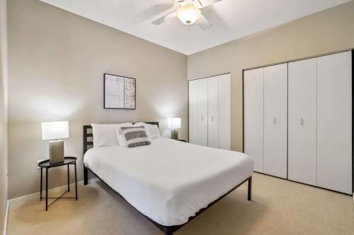 CozySuites 2BR Mill District w pool, gym, sauna #4 in Minneapolis, USA