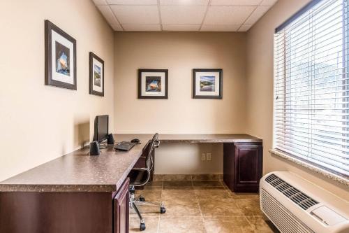 Comfort Inn and Suites Rifle - image 11