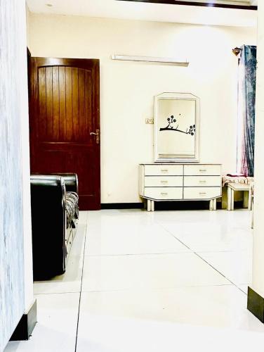 Haven Lodge Lahore by Haven Holiday Homes - 4BR Luxury Guest Suite in a Farmhouse - image 3