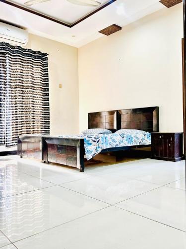 Haven Lodge Lahore by Haven Holiday Homes - 4BR Luxury Guest Suite in a Farmhouse - image 8