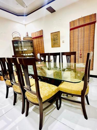 Haven Lodge Lahore by Haven Holiday Homes - 4BR Luxury Guest Suite in a Farmhouse - image 6