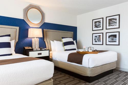 2 queen beds