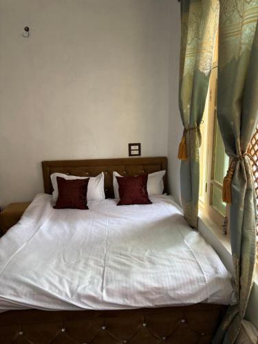 Traditional Kashmiri Stay with Modern Comforts – khách sạn tại Gojwara