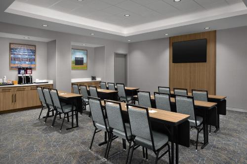 Hampton Inn by Hilton Dexter - image 7