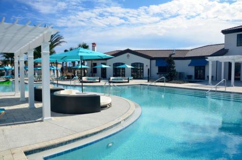 Beautiful 5 Bed Pool Home At Resort- No Resort Fee townhouse - image 4