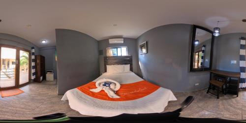 Beach Club Budget Rooms at Popeyes Caye Caulker in Кей Колкер