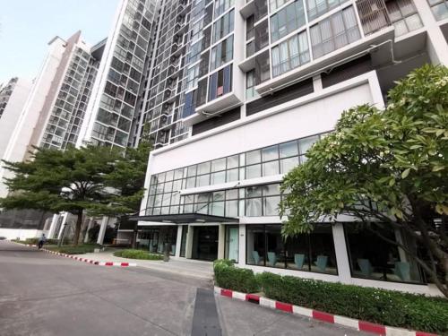 0 m. from BTS Udom Suk! (Ideo Mix Sukhumvit 103)