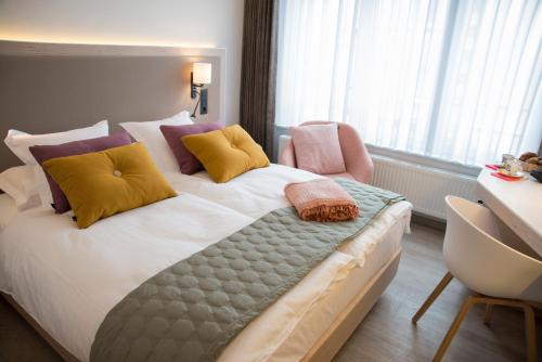 Deluxe Room image 10