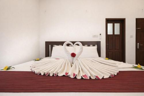 1 king bed, 1 twin bed