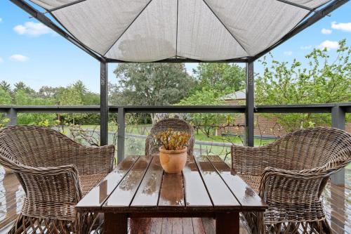Country Getaway on the edge of the Yarra Valley 503a Yan Yean road Yarrambat in Diamond Creek