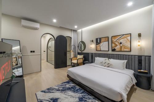 Chandler Berawa - Bright & Stylish 2BR Getaway near Berawa Beach - image 3