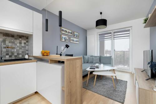 Modern Grey Apartment Close to the Centre of Rzeszów Perfect for Remote Work by Noclegi Renters - image 4