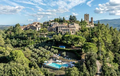 Peldbaseins, Cozy Apartment In Montecastelli Pisano in Montecastelli