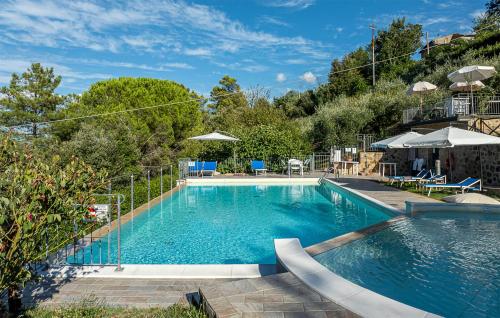 Peldbaseins, Cozy Apartment In Montecastelli Pisano in Montecastelli