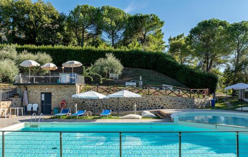 Peldbaseins, Cozy Apartment In Montecastelli Pisano in Montecastelli