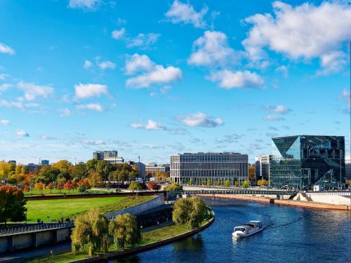 165m2 Downtown Family Suite 5BR, 3Bath, kids room, 11min Alexanderplatz, Berlin