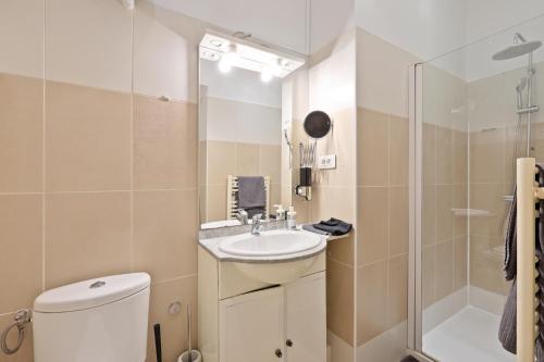 Quartier Palais Royal-Studio Apartment Free Netflix - image 4
