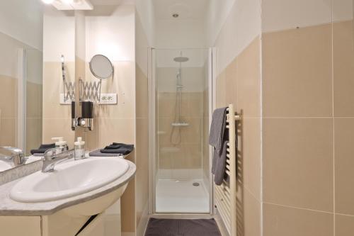 Quartier Palais Royal-Studio Apartment Free Netflix - image 2