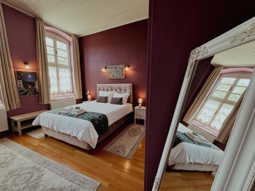 The Old School Boutique Hotel in 시라코
