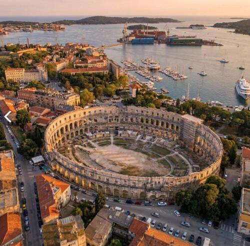 Apartment 150m from Arena Colosseum in Pula