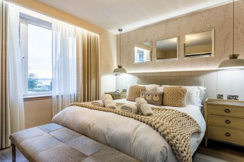 Зовнішній вигляд готелю, Arran Shores Luxury Shorefront Garden Terrace Apartment 6 in Лемлеш