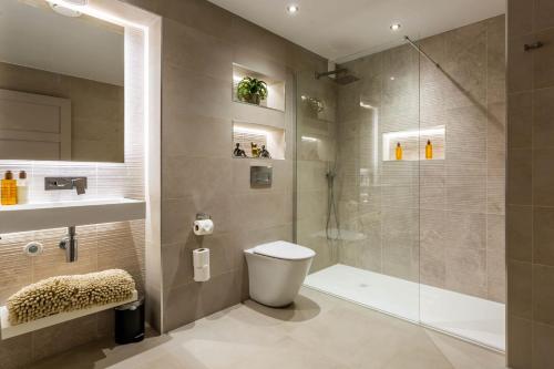 Зовнішній вигляд готелю, Arran Shores Luxury Shorefront Garden Terrace Apartment 6 in Лемлеш