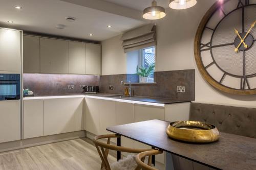 Зовнішній вигляд готелю, Arran Shores Luxury Shorefront Garden Terrace Apartment 6 in Лемлеш