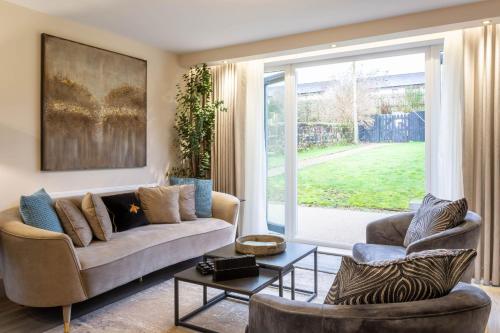 Зовнішній вигляд готелю, Arran Shores Luxury Shorefront Garden Terrace Apartment 6 in Лемлеш