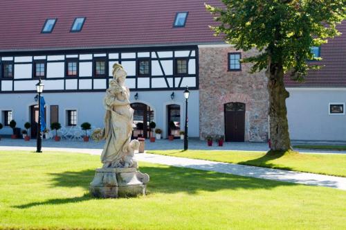 . Pałac Łagów - Hotel
