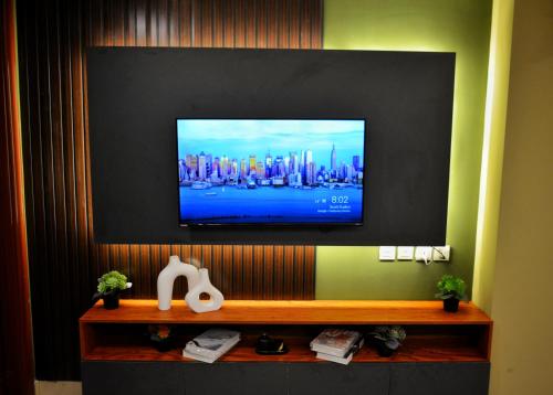 GOLDCREST MALL AND RESIDENCY EXECUTIVE APARTMENTS By ALVIS SUITE - image 13