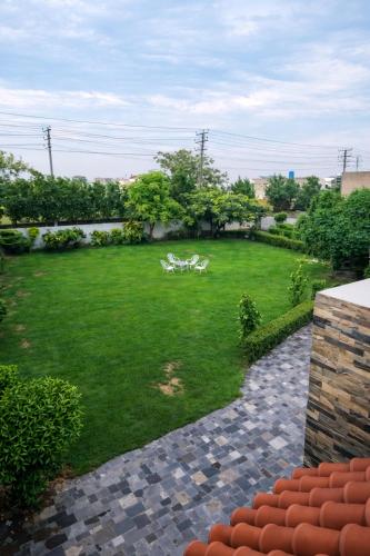 Haven Lodge Lahore by Haven Holiday Homes - 4BR Luxury Guest Suite in a Farmhouse - image 9