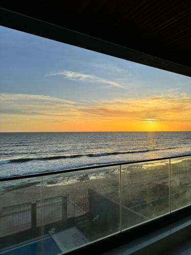 OceanView Ndayane by BlueHorizons Homes - Villa pieds dans l'eau, piscine in Ndayane