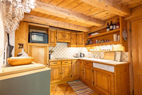 Kitchen, Grands Sorbiers #14 - 4 guests - Ski in - Ski out in Meribel