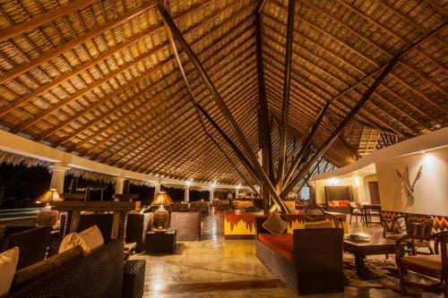 Restaurace, Hotel Punta Teonoste Boutique Beachfront Resort in El Limon