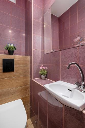 Spacious Apartment with 3 Bedrooms and Balcony in Rzeszów by Noclegi Renters - image 3