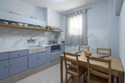 Cozy Corner in Petralona - image 4