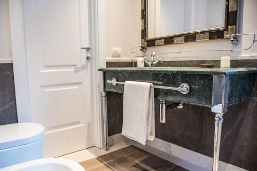 Superior Double or Twin Room image 8