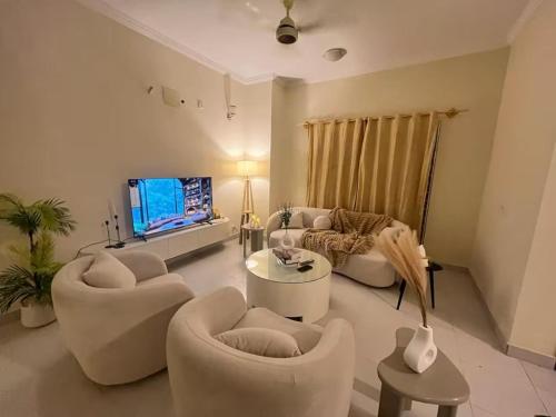 Cozy One Bedroom with Entire Villa by Oak & Linen Lofts - Karachi