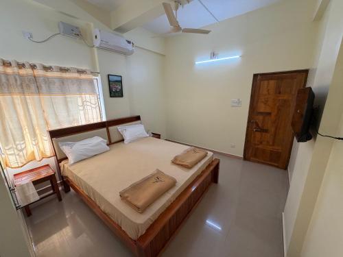 Swarna Deluxe – khách sạn tại Saralebettu