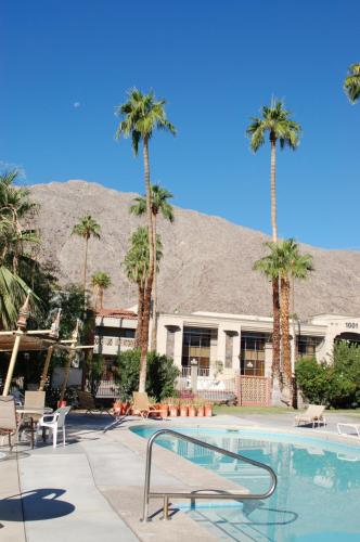 Aloha Hotel Palm Springs – Palm Springs, CA
