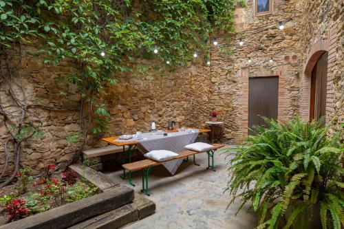 Létesítmények, Can Nentia in Peratallada