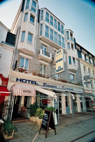 . Hotel Les Arcades
