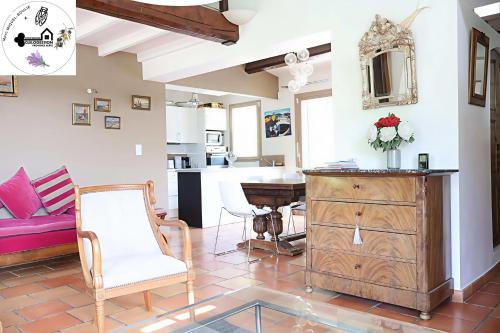 Maison avec piscine privée Proche Cassis et Aix-en-Provence (Maison avec piscine privee Proche Cassis et Aix-en-Provence) in Greasque